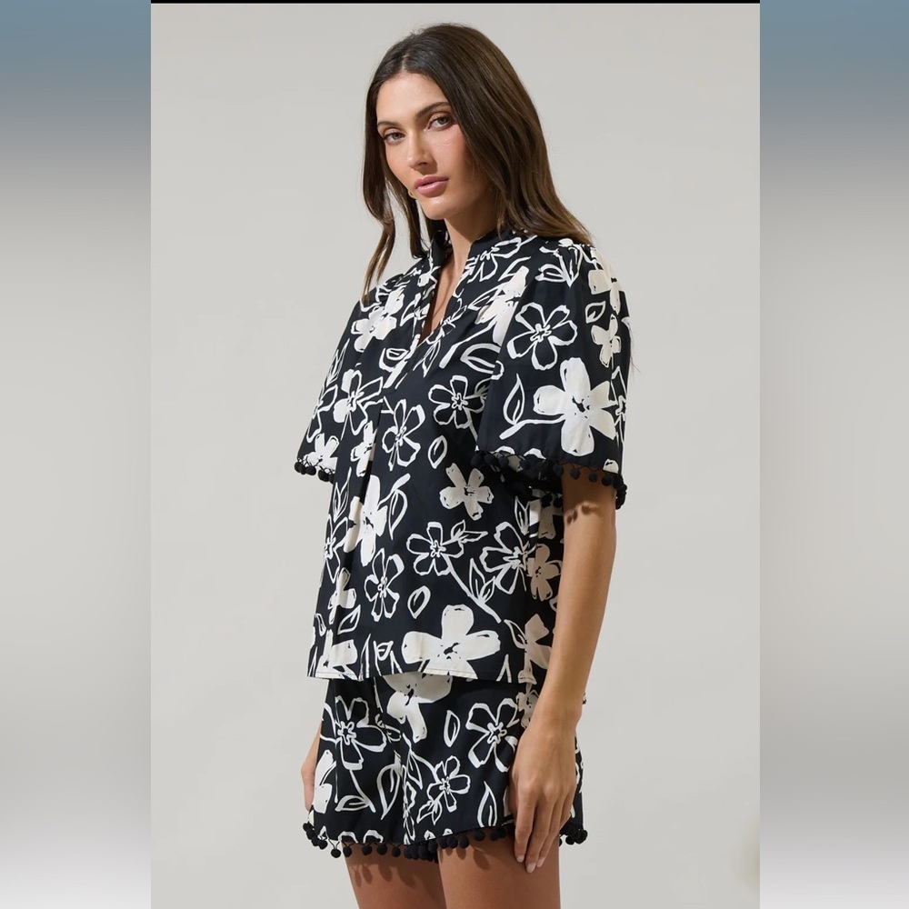 SugarLips Kianza Floral Yulia Split Neck Poplin Top & Zaferia Bermuda Shorts Set - Picture 8 of 11